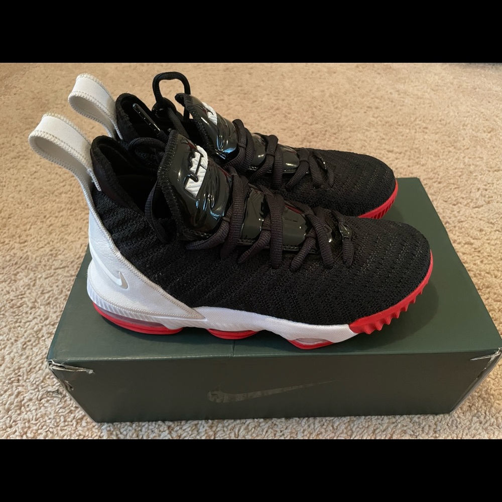 Lebron James XVI basketball shoes